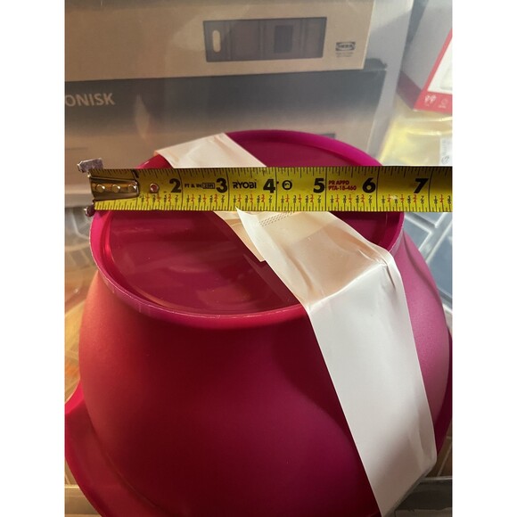 Tupperware Salad Bowl 17 Cups Pink  Kitchen Food Storage Serveware New - Picture 7 of 9